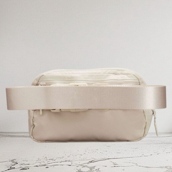 RARE! NEW Lululemon Everywhere Belt Bag (1L) - WHITE OPAL - Unisex Minimalist - Picture 8 of 11